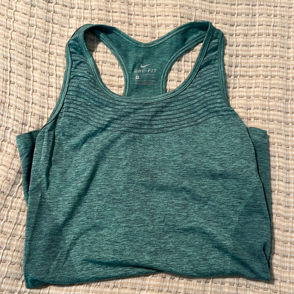 Nike Tank Top 🌿🍃